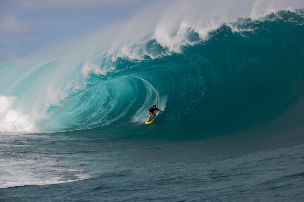 surf and windsurf at teahupoo