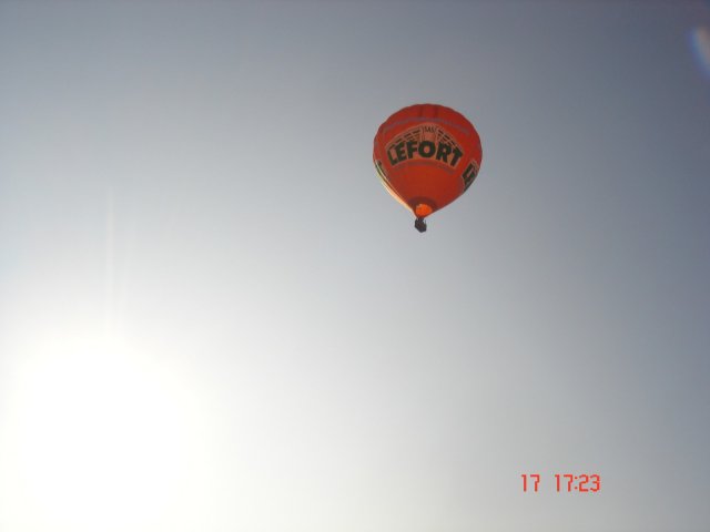 un_ballon_dans_le_ciel.jpg